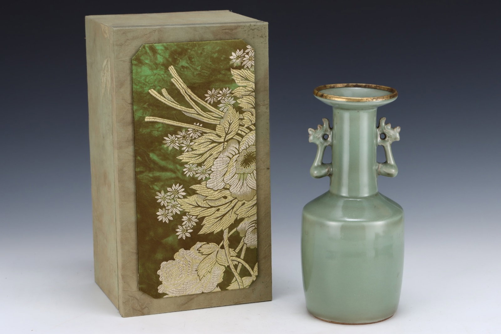 An Exquisite Longquan yao Cover with Gold Phoenix-Ears Vase,with an Imperial Poem by Emperor: An Exquisite Longquan yao Cover with Gold Phoenix-Ears Vase,with an Imperial Poem by Emperor Qianlong,Song Dynasty,China,Size:10.9inx5.1in 龙泉窑金口凤耳ī