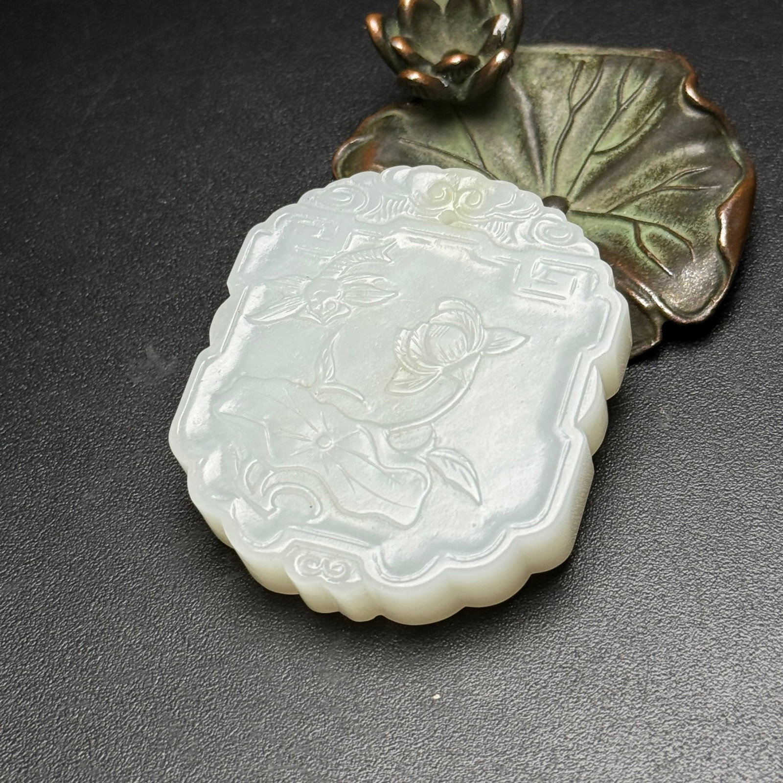 An Exquisite White Jade Flower Pattern Pendant - 7
