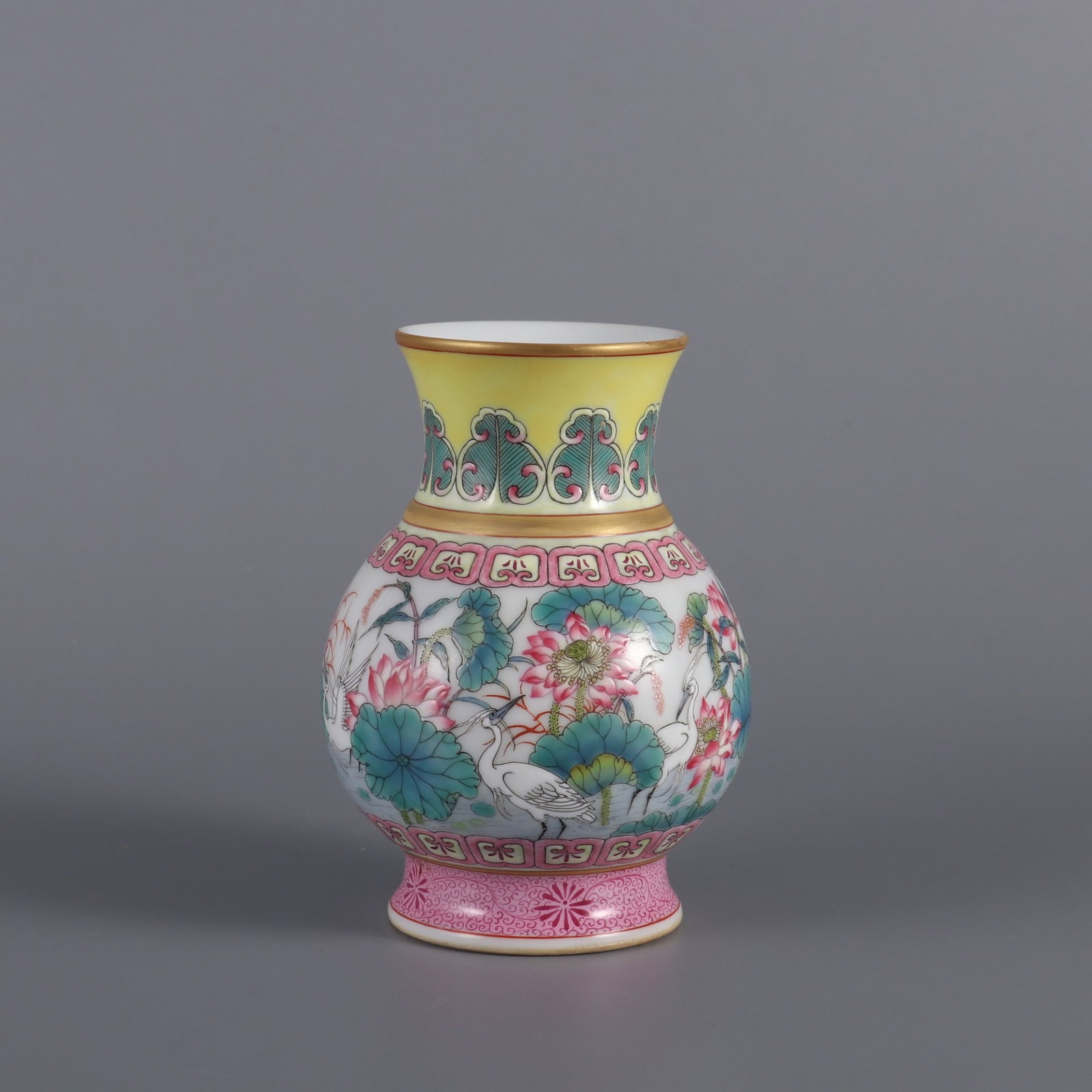 An Exquisite Enamel Flower and Crane Pattern Vase: An Exquisite Enamel Flower and Crane Pattern Vase,Qing Dynasty,China,Yongzheng Four-character Mark,Size:4.5inx3.1in 珐琅彩花卉鹤纹瓶,中国
