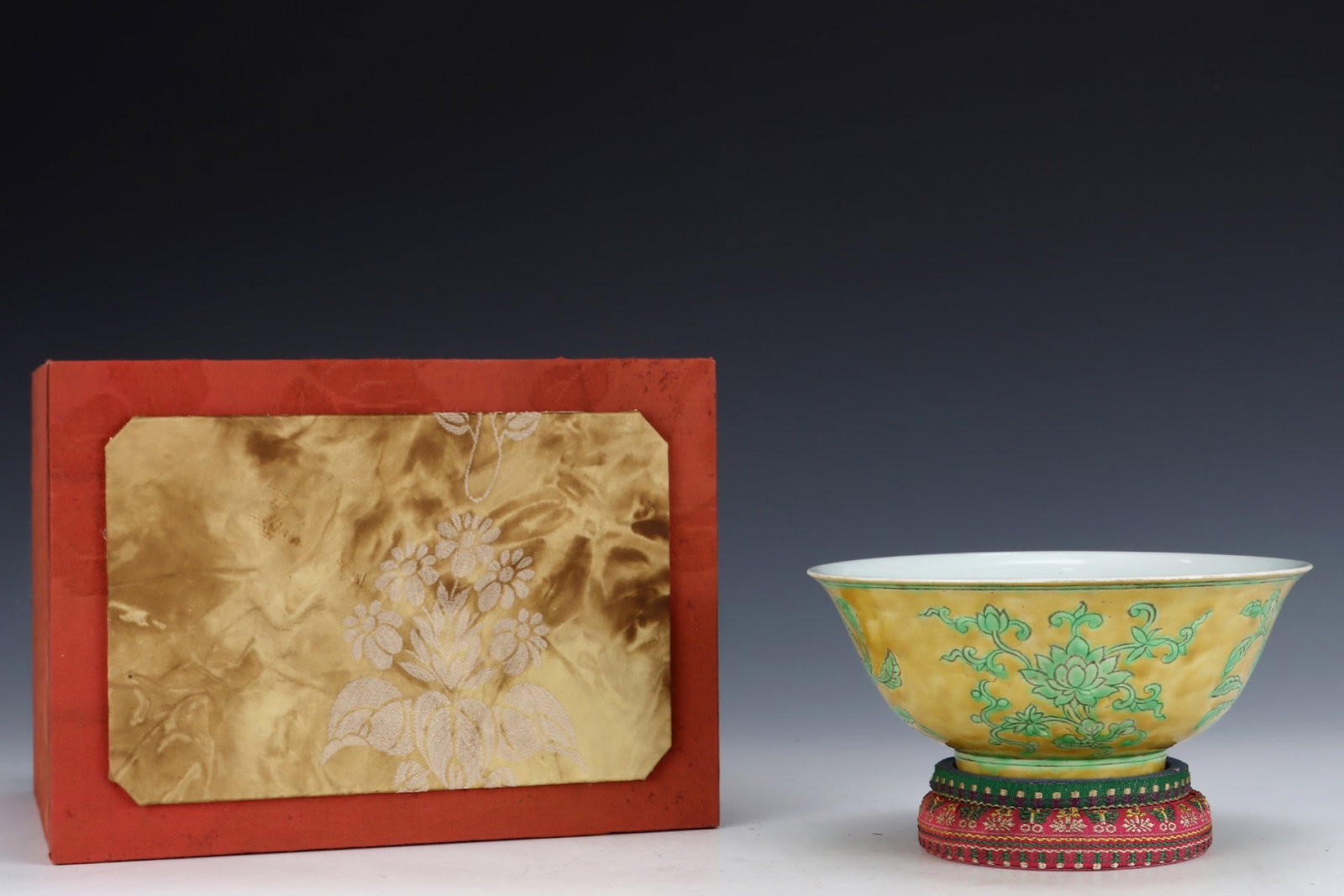An Exquisite Yellow Ground Green Color Flower Pattern Bowl: An Exquisite Yellow Ground Green Color Flower Pattern Bowl,Ming Dynasty,China,Xuande Six-character Mark,Size:3.1inx7.1in 黄地绿彩花卉纹碗,中ࢲ