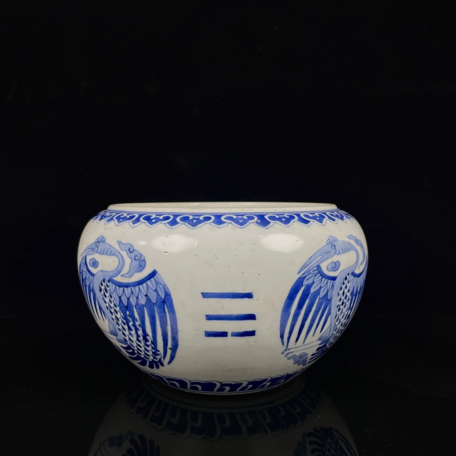 An Exquisite Blue and White Auspicious Cloud and Phoenix Pattern Brush Washer (1 of 9)
