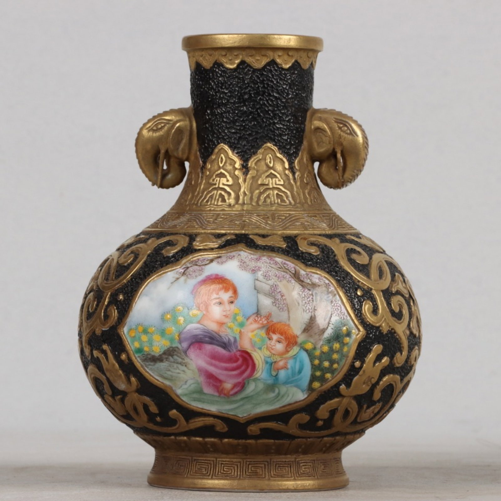 An Exquisite Enamel Character and Story Pattern Elephant-Ears Vase: An Exquisite Enamel Character and Story Pattern Elephant-Ears Vase,Qing Dynasty,China,Qianlong Six-character Mark,Size:6.3inx5.1in 珐琅彩人物故事纹ŧ