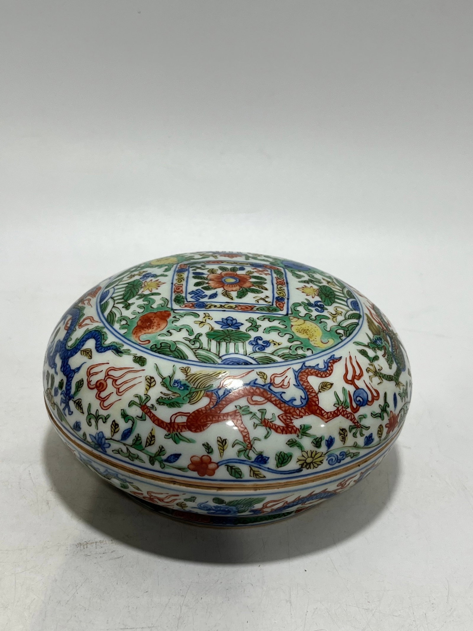 An Exquisite Wucai Flower and Dragon Pattern Box with Cover: An Exquisite Wucai Flower and Dragon Pattern Box with Cover,Ming Dynasty,China,Wanli Six-character Mark,Size:5.9in 五彩花卉龙纹盖盒,中国