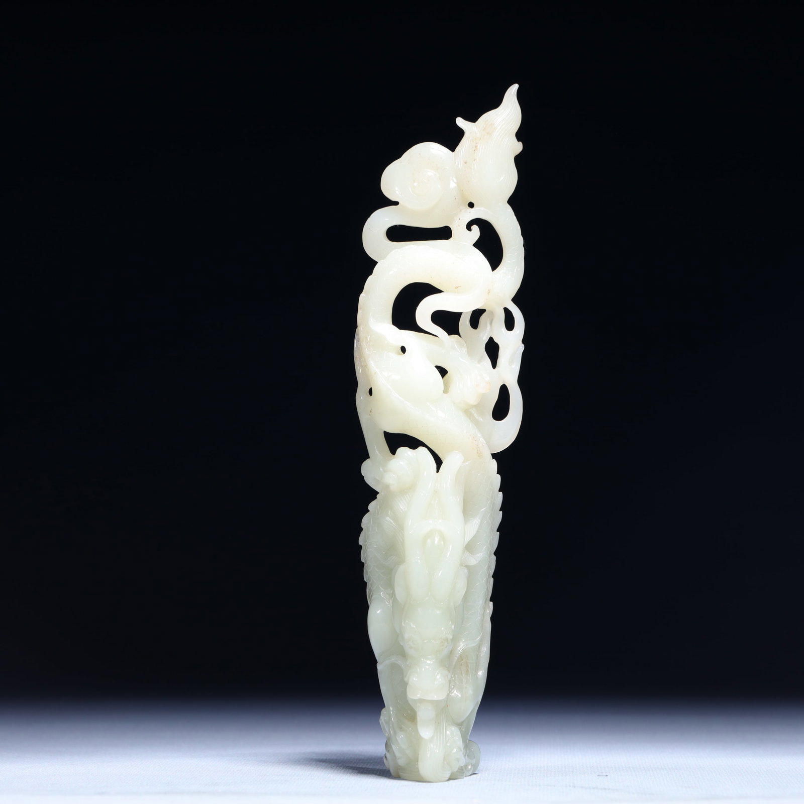 An Exquisite White Jade Dragon Ornament: An Exquisite White Jade Dragon Ornament,Qing Dynasty,China,Size:8.3inx1.8inx1.6in,Weight:261.9g 白玉龙摆件,中国清代