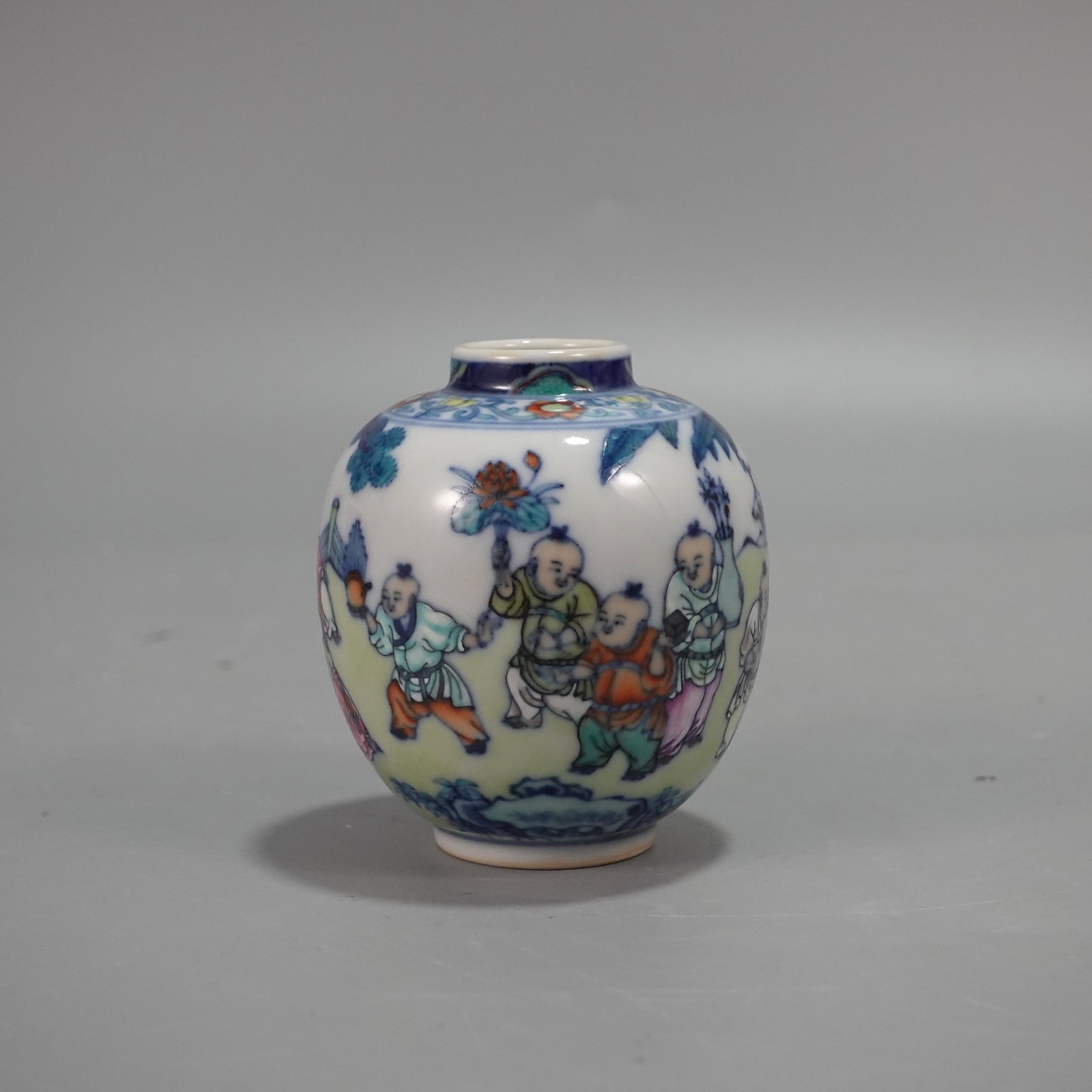 An Exquisite Doucai Figure Pattern Jar (1 of 9)