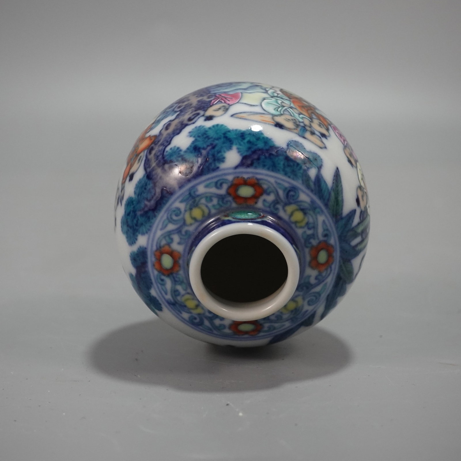 An Exquisite Doucai Figure Pattern Jar - 8