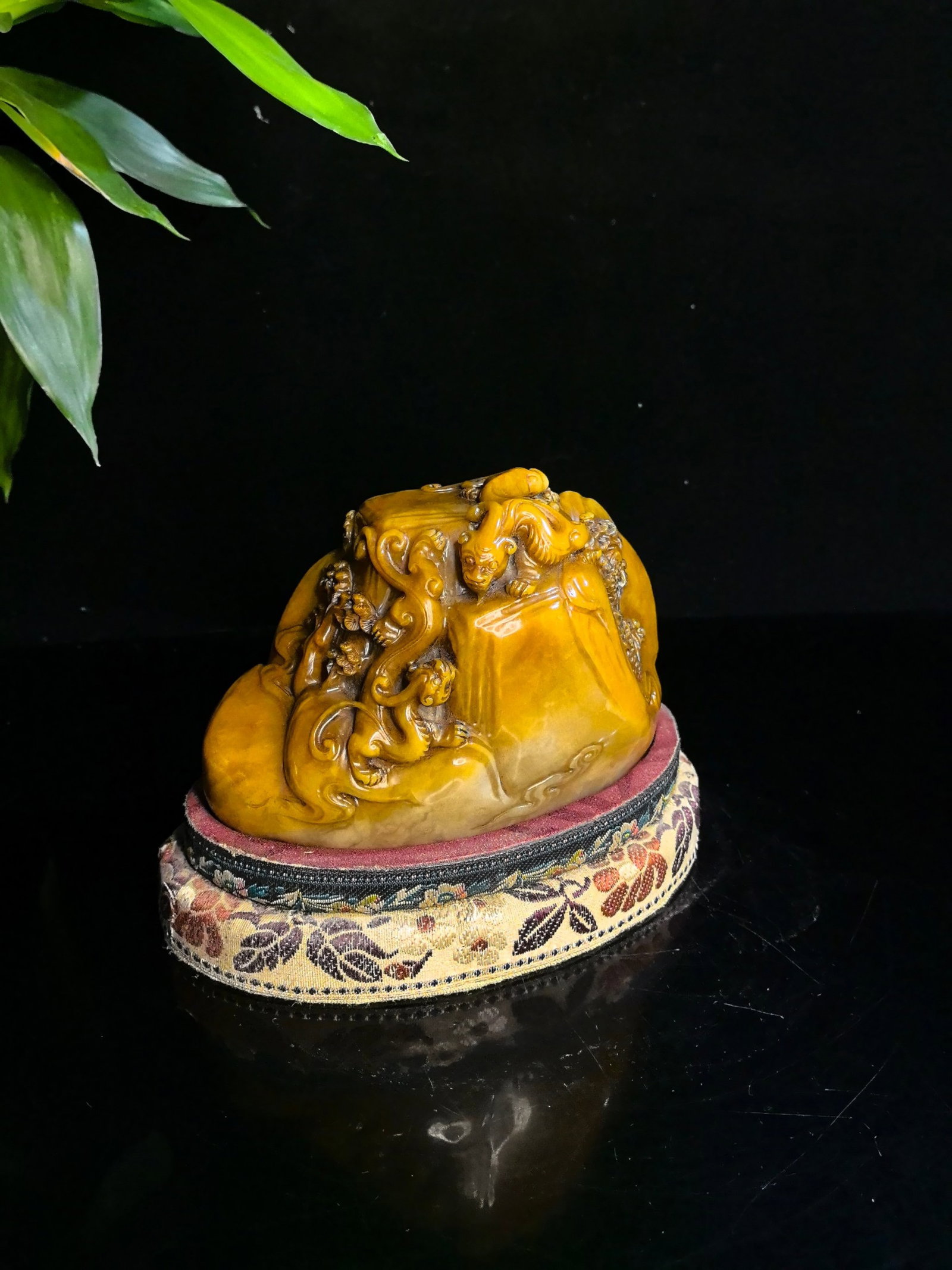 An Exquisite Tianhuang Stone Dragon Pattern Seal,with Poem: An Exquisite Tianhuang Stone Dragon Pattern Seal,with Poem,Qing Dynasty,China,Size:4.3inx6.3in,Weight:1100g