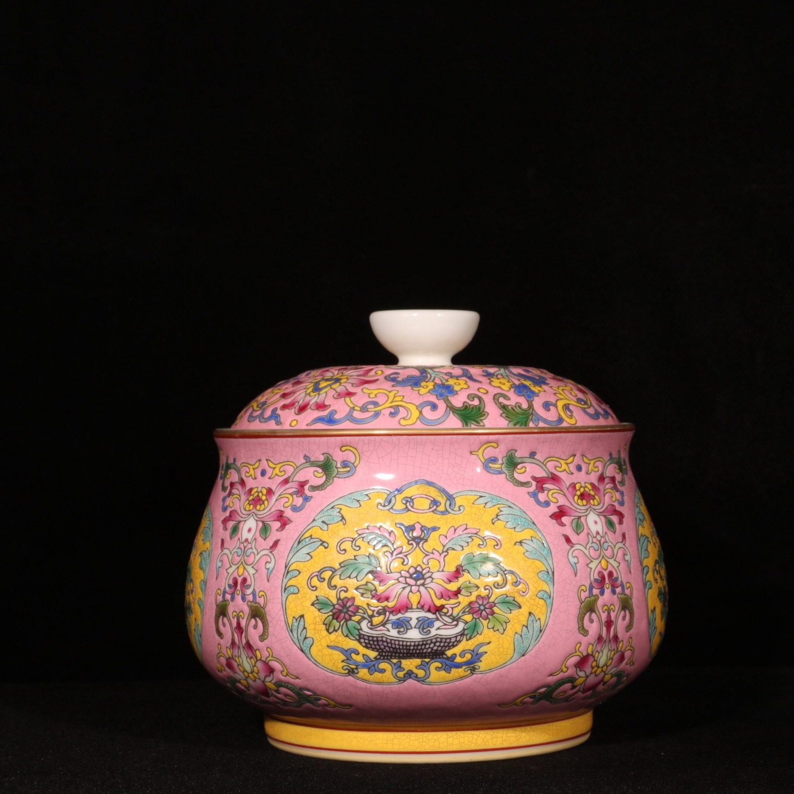 An Exquisite Enamel Painted Gold Flower Pattern Jar: An Exquisite Enamel Painted Gold Flower Pattern Jar,Qing Dynasty,China,Yongzheng Six-character Mark,Size:5.1inx5.7in 珐琅彩描金花卉纹罐,中&#