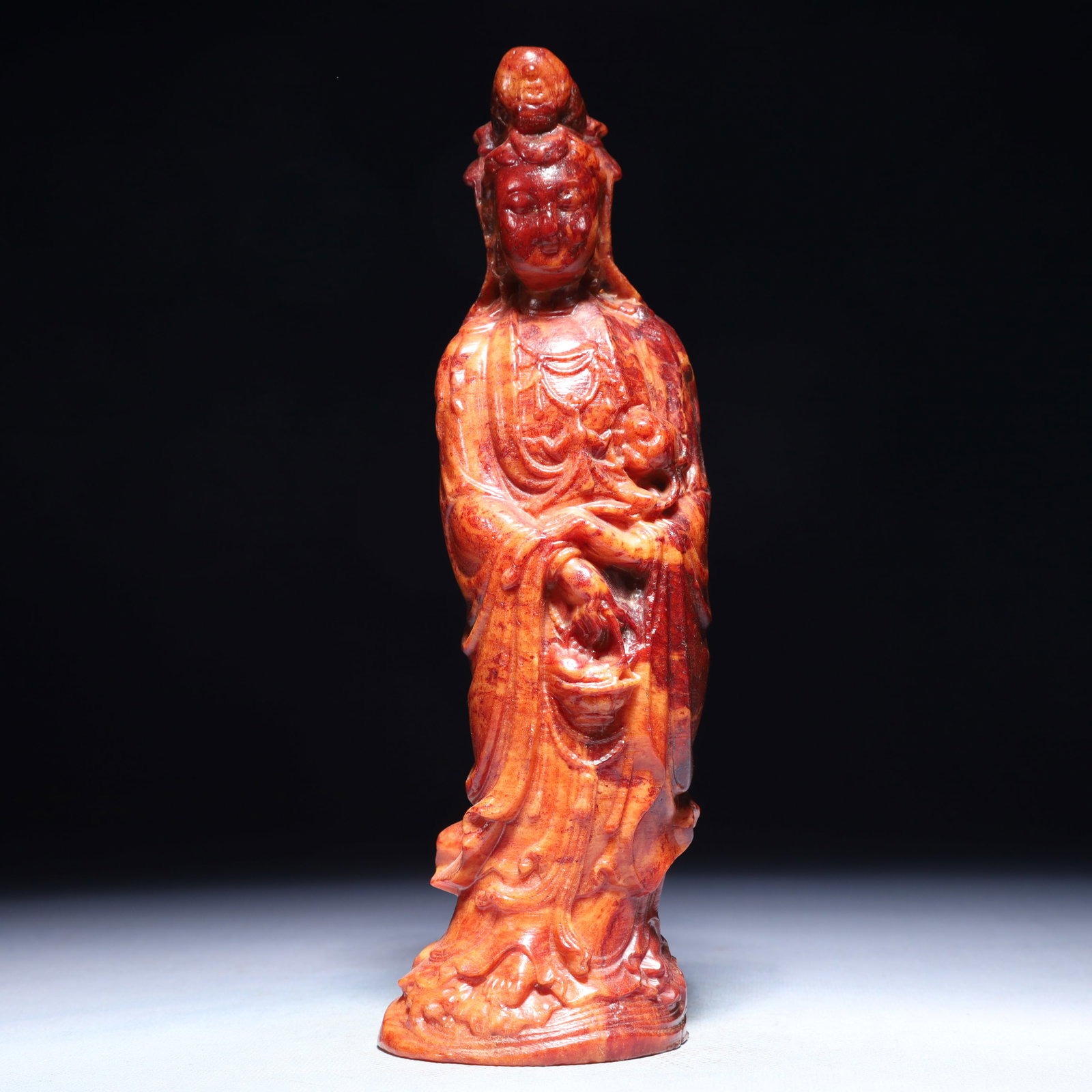 An Exquisite Archaic Jade Statue of Avalokitesvara: An Exquisite Archaic Jade Statue of Avalokitesvara,Ancient Time,China,Size:2.8inx2.4inx8.7in,Weight:1050g 高古玉观音像,中国远古时ć