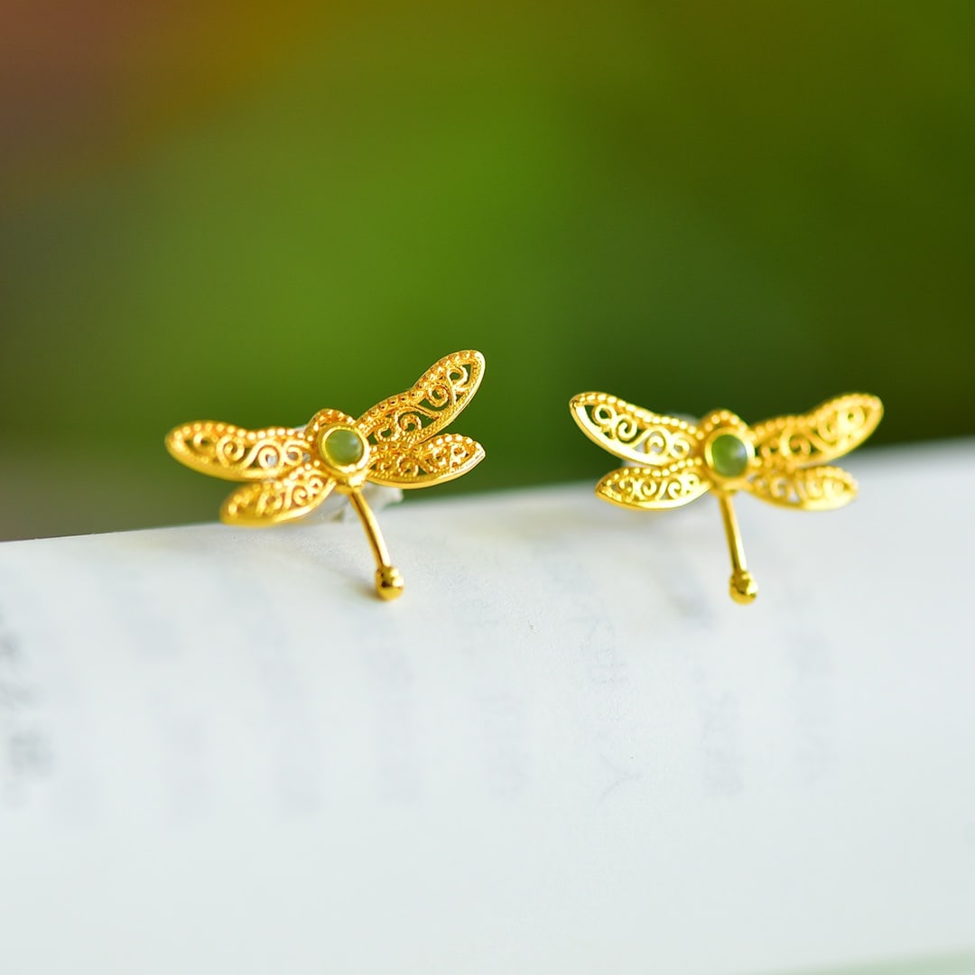 A Pair of Exquisite Sterling Silver-Gold Plated Inlaid Jasper Earrings: A Pair of Exquisite Sterling Silver-Gold Plated Inlaid Jasper Earrings 一对纯银镀金镶碧玉耳环