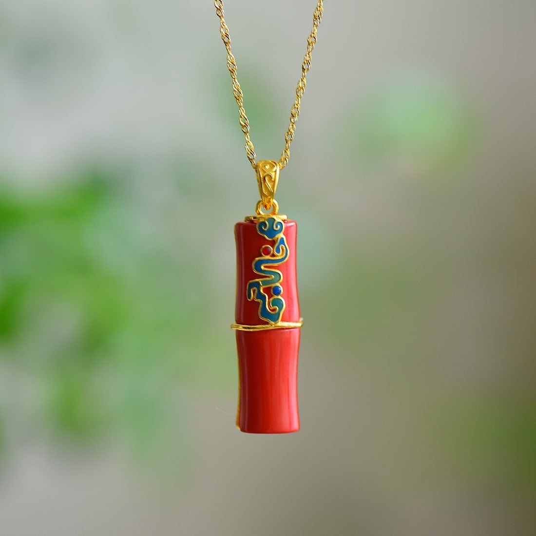 An Exquisite Sterling Silver-Gold Plated Inlaid Cinnabar Necklace: An Exquisite Sterling Silver-Gold Plated Inlaid Cinnabar Necklace,Size:0.4inx1.3in 纯银镀金镶朱砂项链