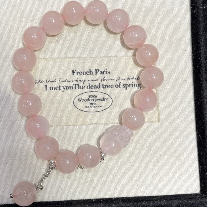 An Exquisite Crystal With Wealth-Attracting Creature Bracelet: An Exquisite Crystal With Wealth-Attracting Creature Bracelet 水晶配貔貅手串