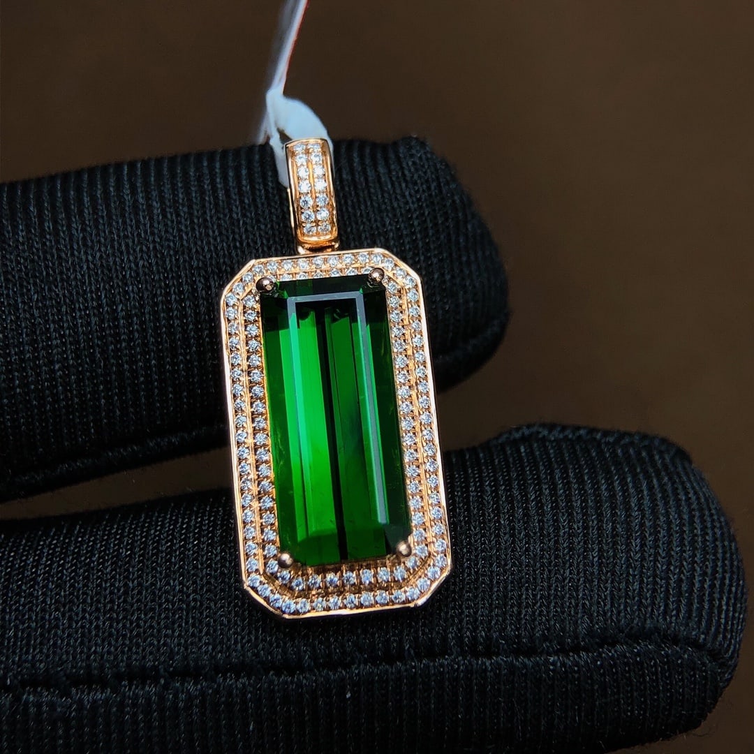 6.85Ctw Natural Tourmaline Necklace: 6.85Ctw Natural Tourmaline Necklace,Size: 0.6inx0.3in 6.85Ctw天然碧玺项链