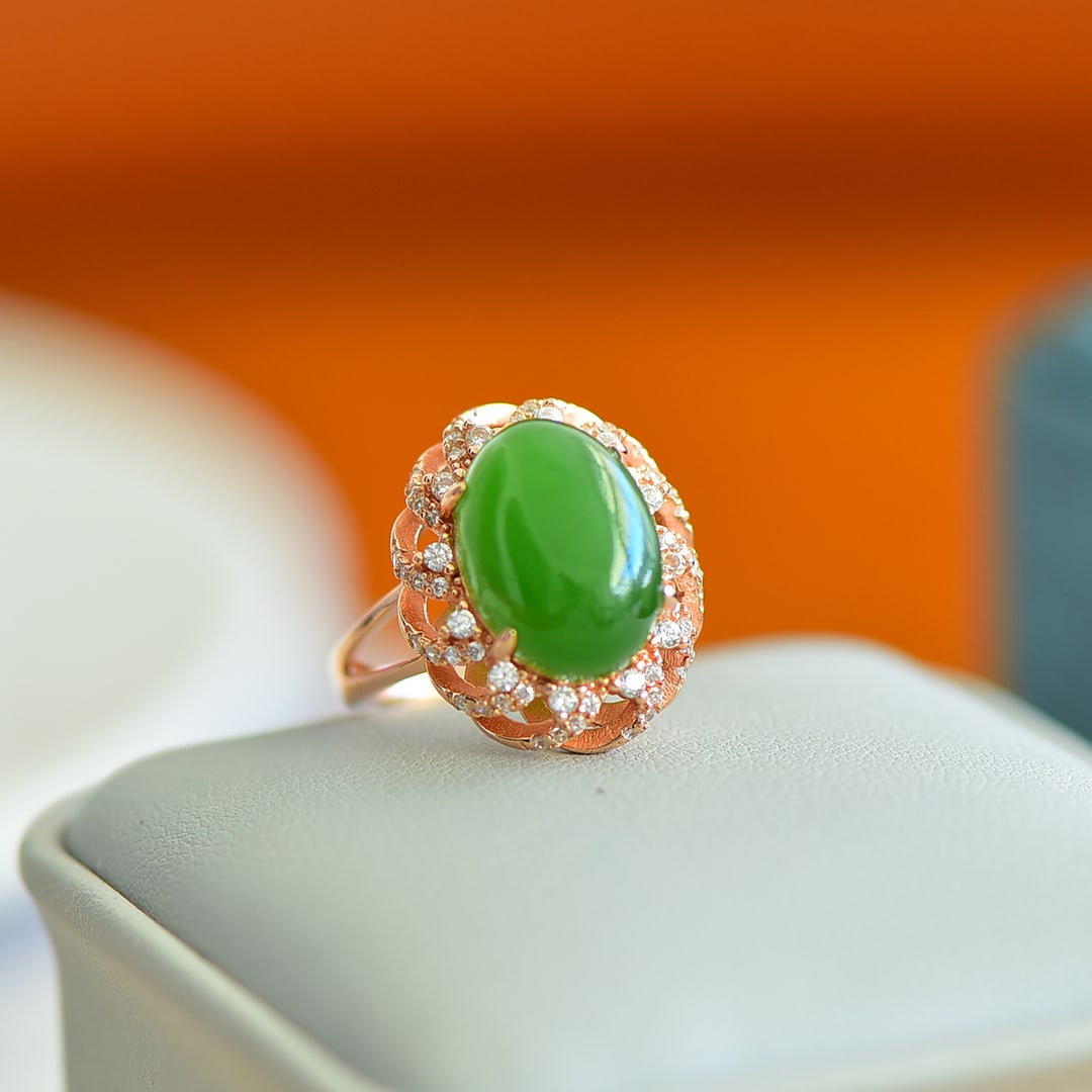 An Exquisite Sterling Silver-Gold Plated Inlaid Jasper Ring,Inlaid Diamond: An Exquisite Sterling Silver-Gold Plated Inlaid Jasper Ring,Inlaid Diamond,Size:0.4inx0.6in 纯银镀金镶碧玉戒指,嵌钻石