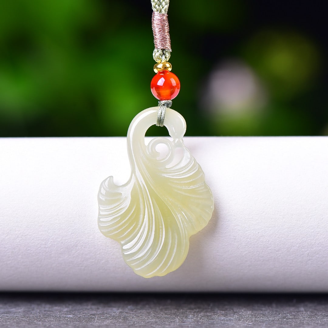 An Exquisite White Jade Pendant: An Exquisite White Jade Pendant,Size:1inx1.5in 白玉挂件