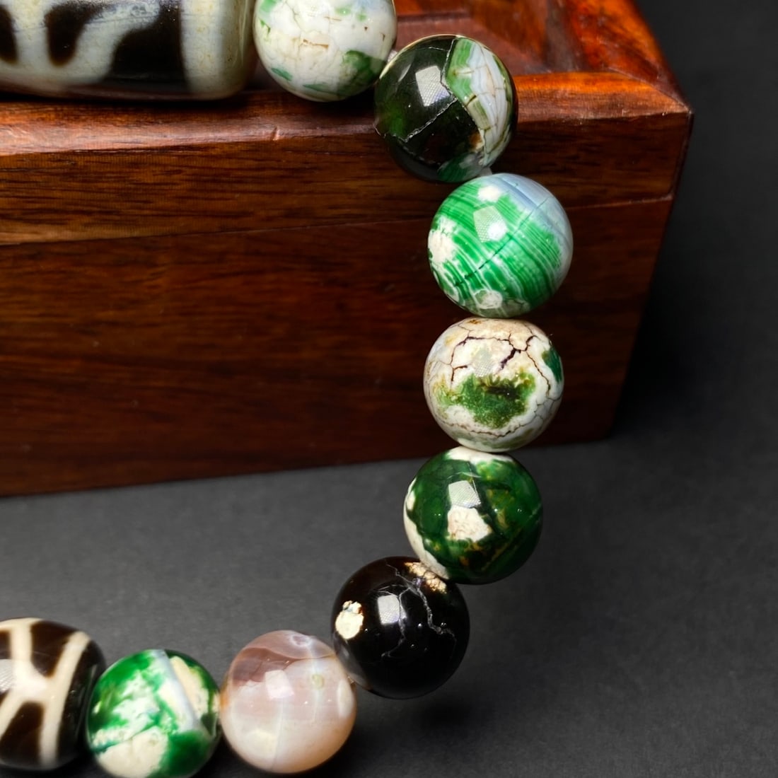A Precious Agate Bracelets - 8