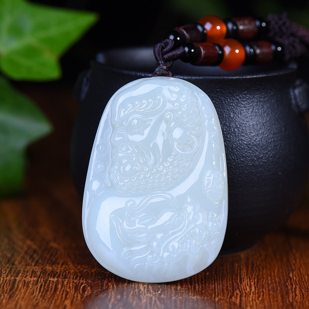 An Exquisite White Jade Arhat Pattern Pendant: An Exquisite White Jade Arhat Pattern Pendant,Size:1.4inx2in (寓意)在遇到任何苦难和灾难都可以化险&