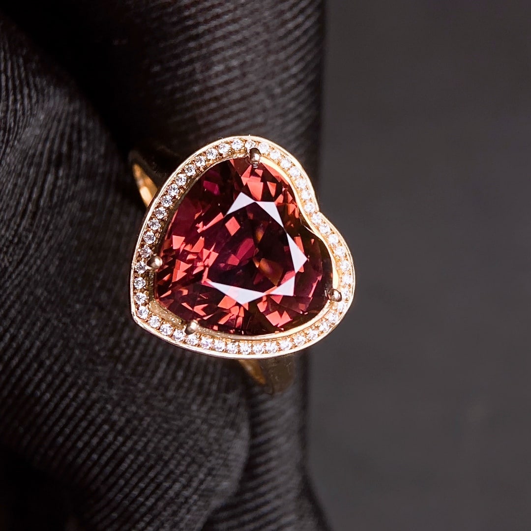 6.18Ctw Natural Tourmaline Ring: 6.18Ctw Natural Tourmaline Ring,Size:0.4inx0.4in 6.18Ctw天然碧玺戒指