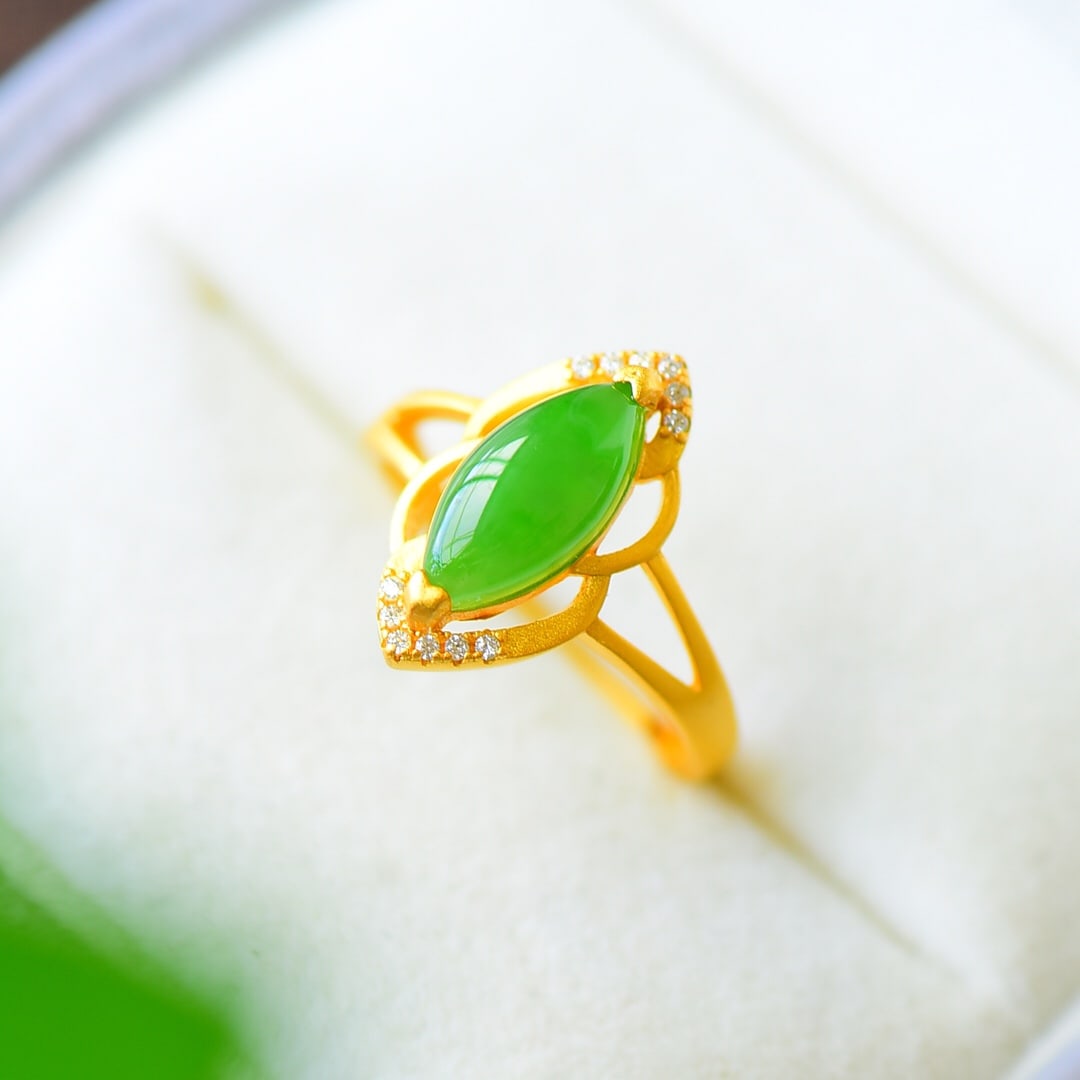 An Exquisite Sterling Silver-Gold Plated Inlaid Jasper Ring,Inlaid Diamond: An Exquisite Sterling Silver-Gold Plated Inlaid Jasper Ring,Inlaid Diamond,Size:0.4inx0.7in 纯银镀金镶碧玉戒指,嵌钻石