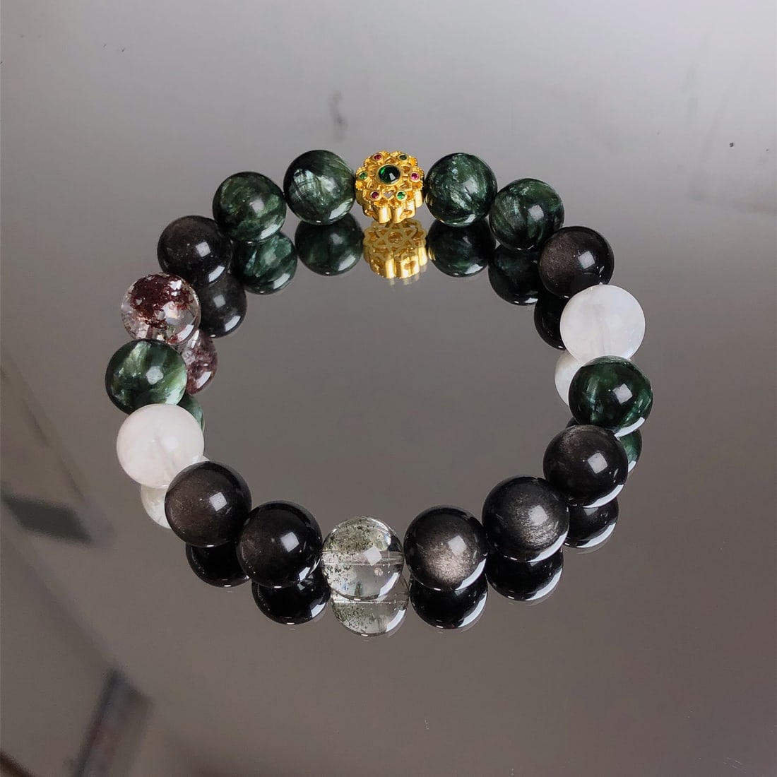 An Exquisite Crystal Bracelet - 2