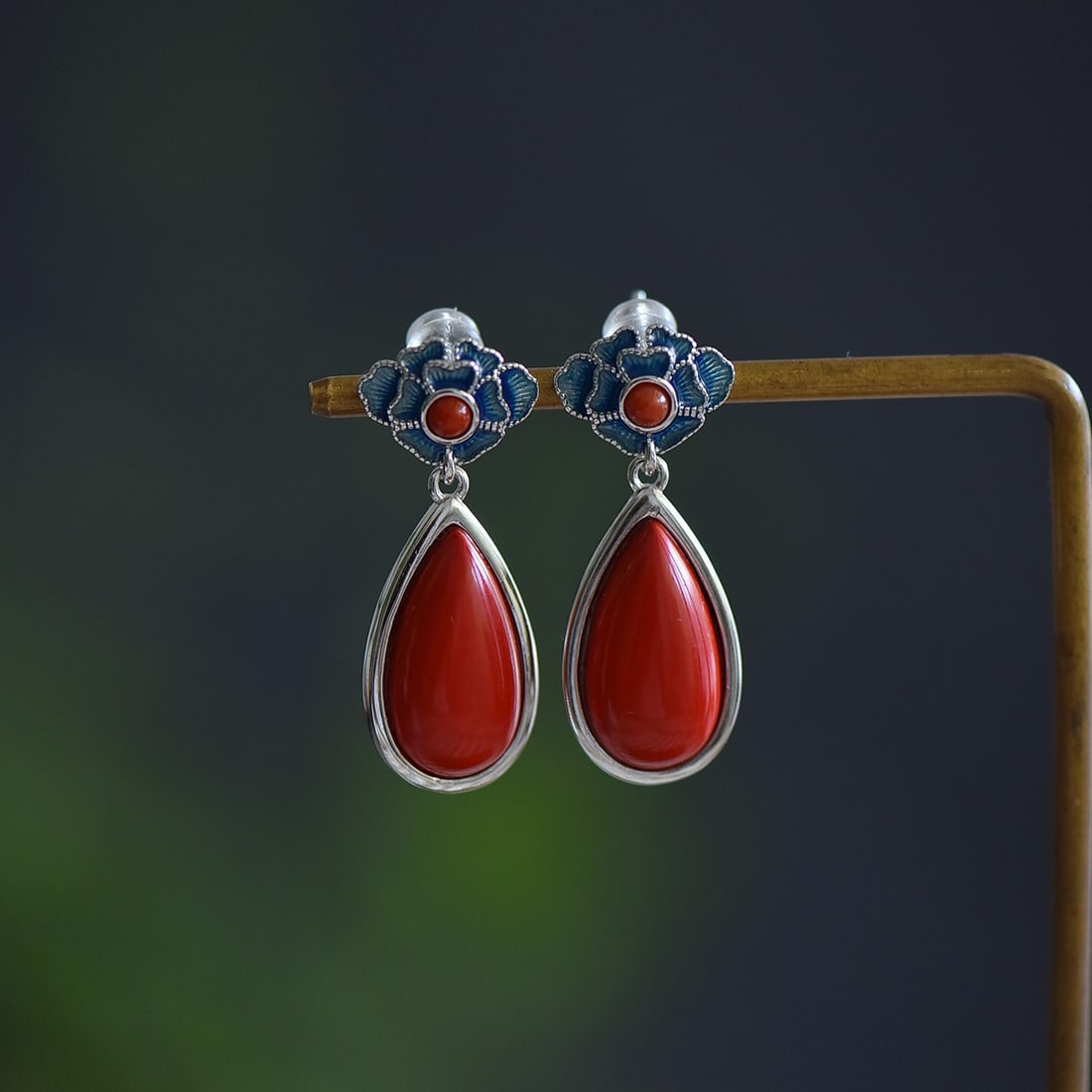 A Pair of Exquisite Sterling Silver Inlaid Cinnabar Earrings: A Pair of Exquisite Sterling Silver Inlaid Cinnabar Earrings,Size:0.4inx0.7in 寓意:富贵繁华 一对纯银镶朱砂耳环