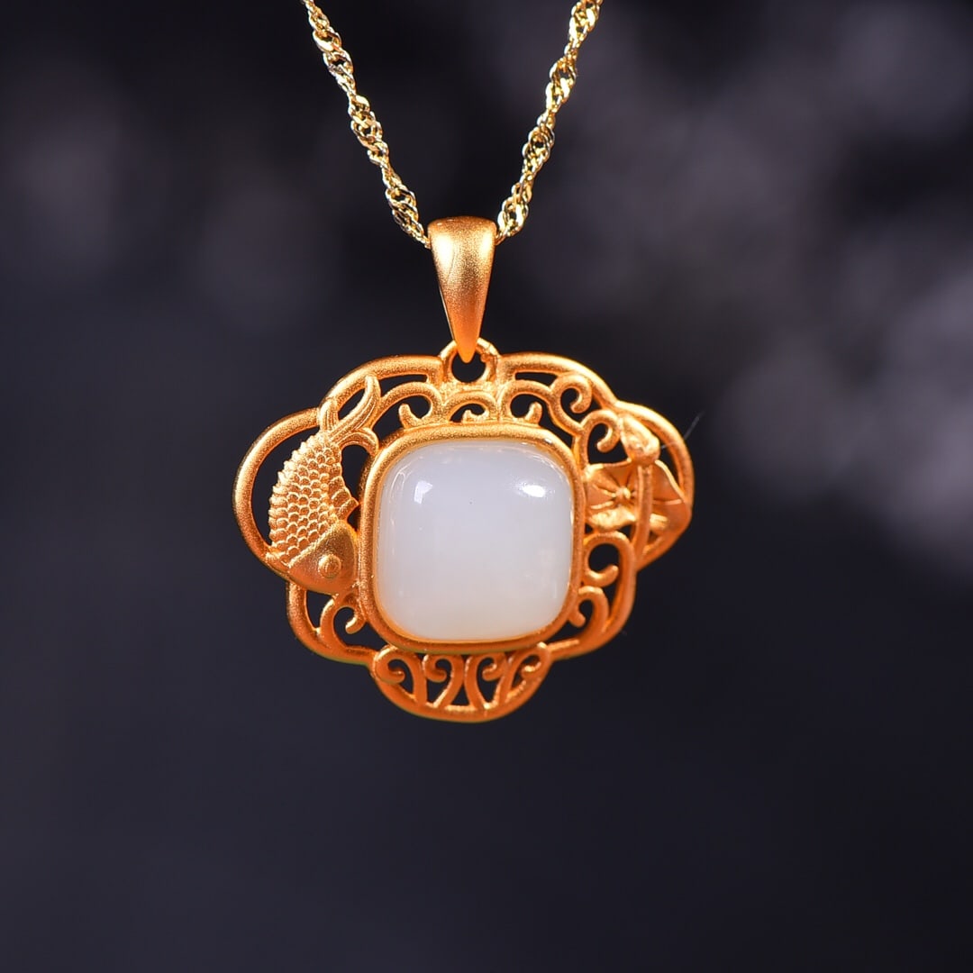 An Exquisite Sterling Silver-Gold Plated Inlaid White Jade Necklace: An Exquisite Sterling Silver-Gold Plated Inlaid White Jade Necklace,Size:0.4inx0.4in 纯银镀金镶白玉项链
