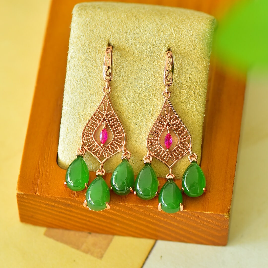 A Pair of Exquisite Sterling Silver Inlaid Jasper Earrings: A Pair of Exquisite Sterling Silver Inlaid Jasper Earrings,Size:0.7inx1.7in 一对纯银镶碧玉耳环