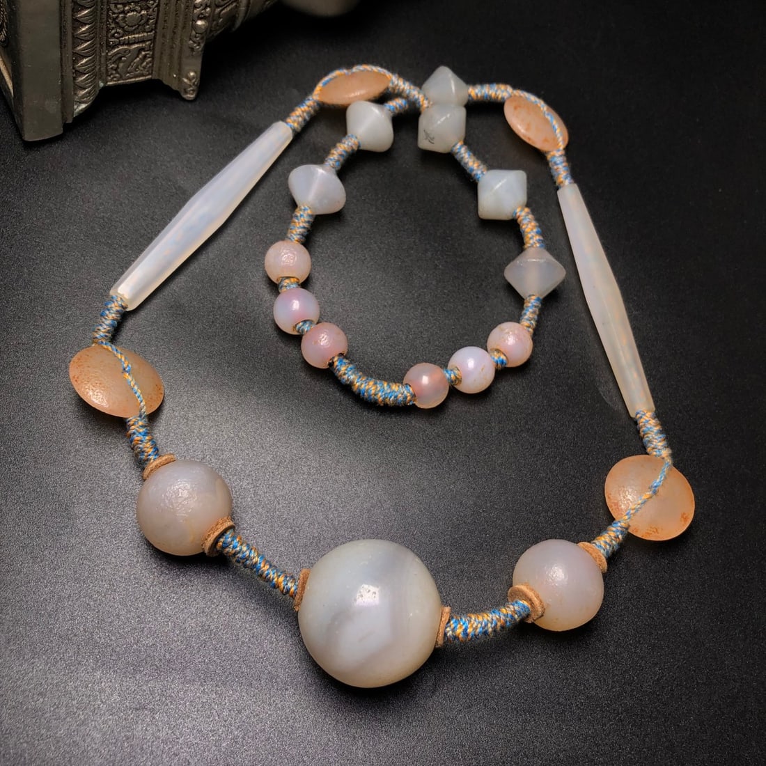 A Precious Agate Necklace: A Precious Agate Necklace,Size:2.8inx0.4in 玛瑙项链
