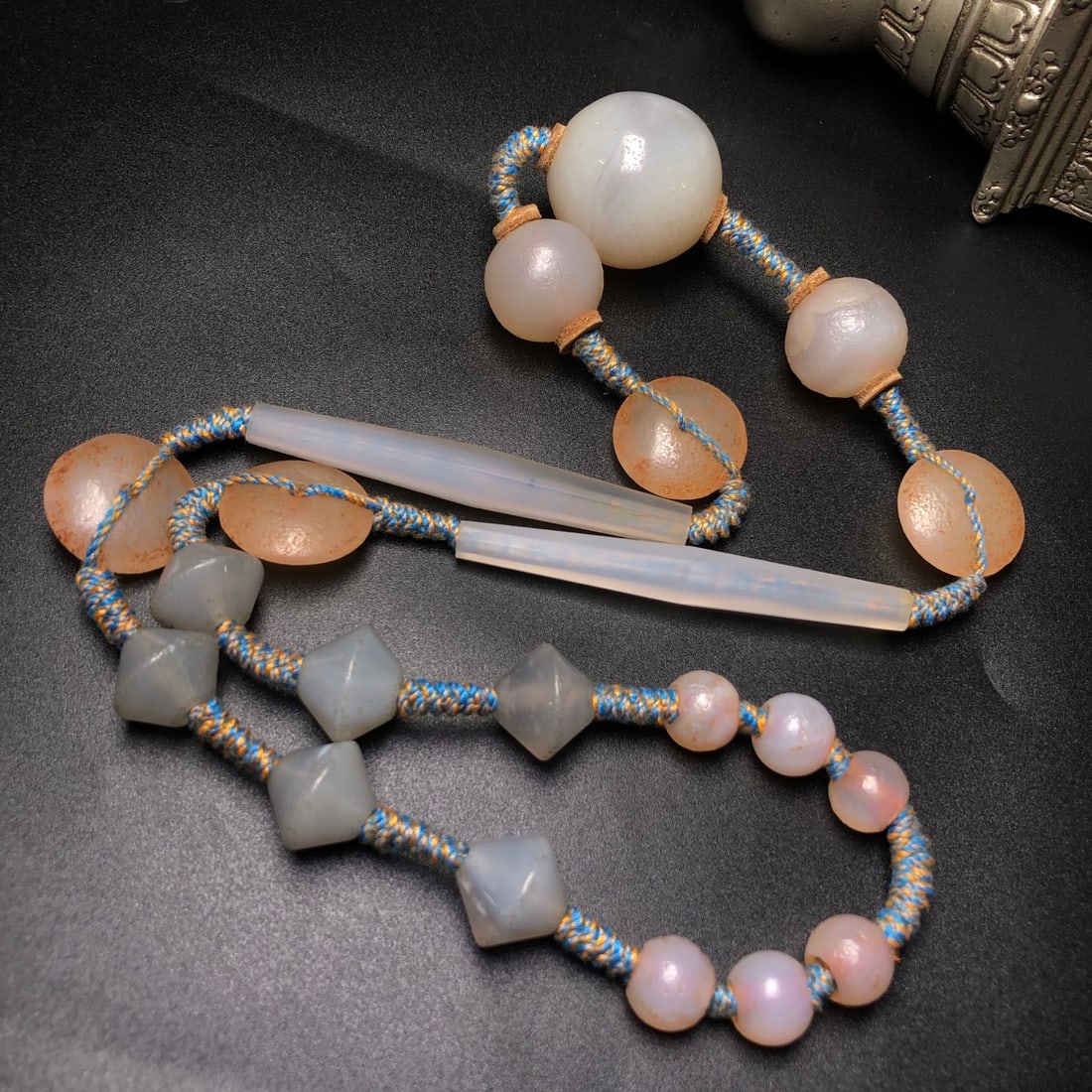 A Precious Agate Necklace - 4