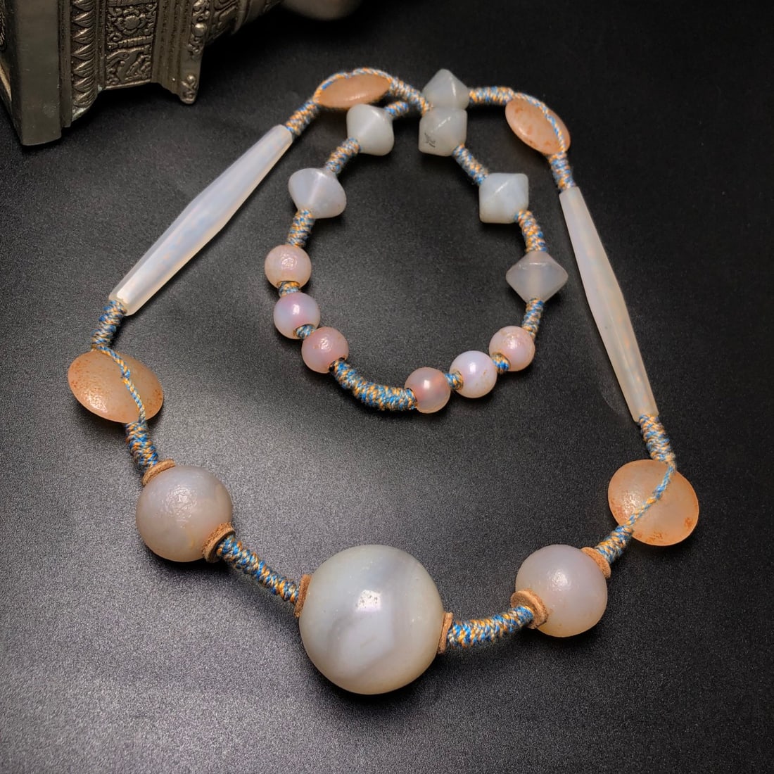 A Precious Agate Necklace - 5