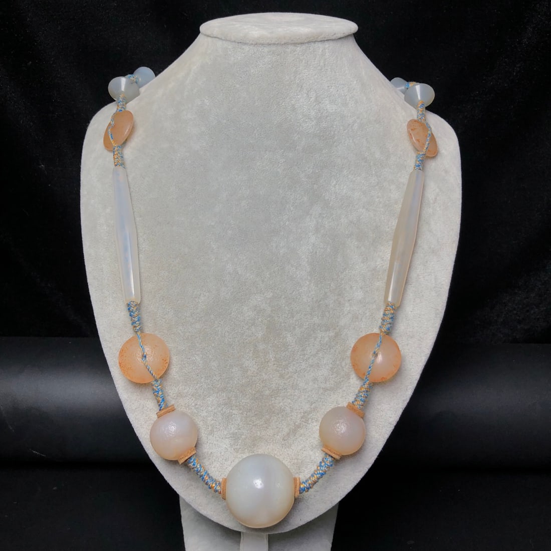 A Precious Agate Necklace - 9