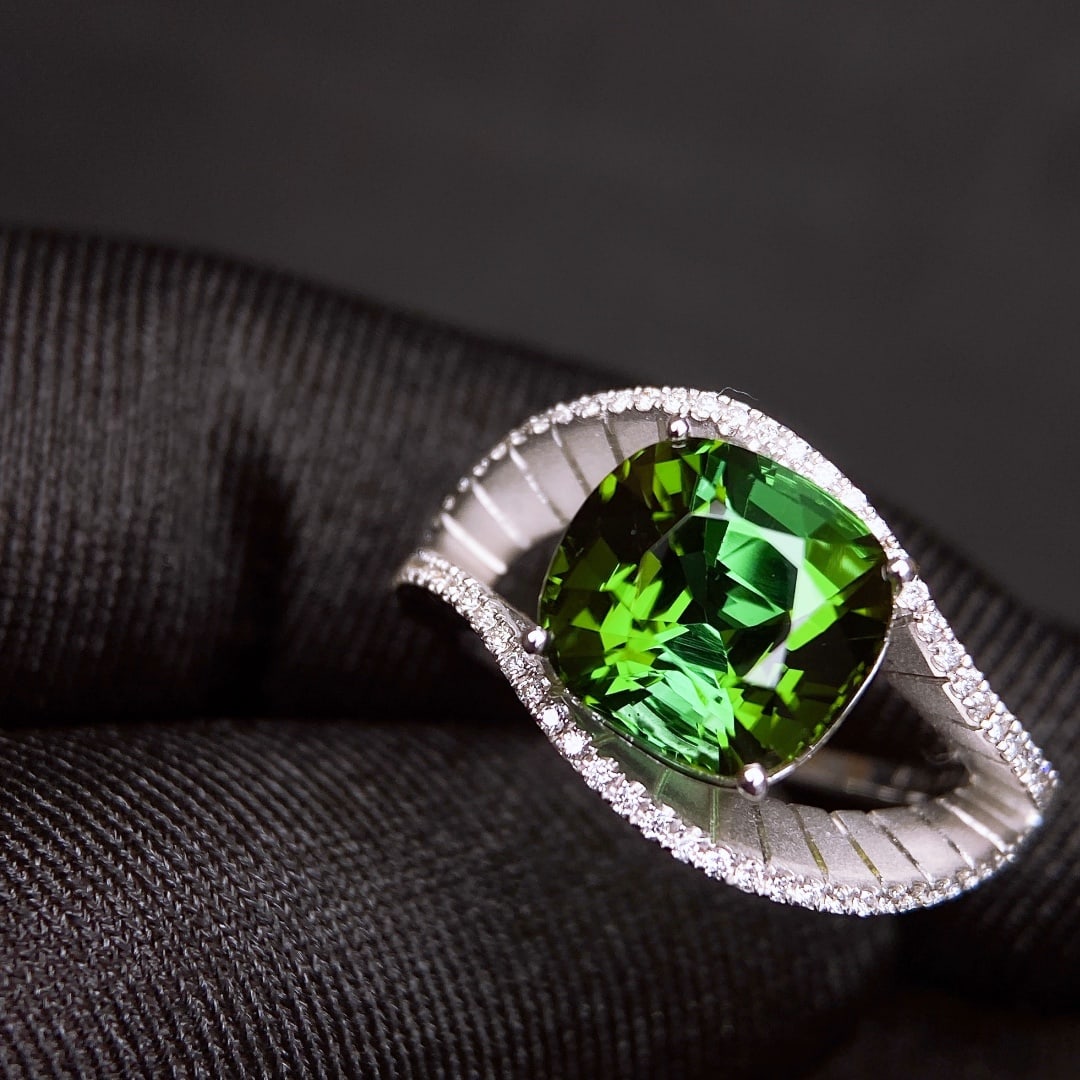 5.21Ctw Natural Tourmaline Ring: 5.21Ctw Natural Tourmaline Ring,Size:0.4inx0.4in 5.21Ctw天然碧玺戒指