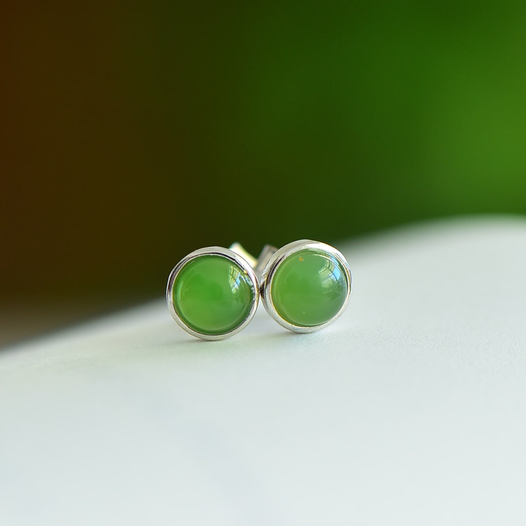 A Pair of Exquisite Sterling Silver Inlaid Jasper Earrings: A Pair of Exquisite Sterling Silver Inlaid Jasper Earrings 一对纯银镶碧玉耳环