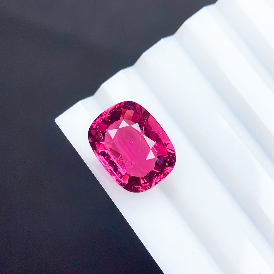 6.37Ctw Natural Tourmaline Loose: 6.37Ctw Natural Tourmaline Loose,Size:0.5inx0.4inx0.2in 6.37Ctw天然碧玺裸石