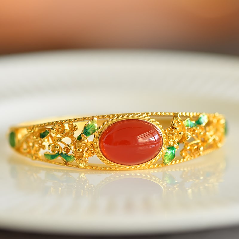 An Exquisite Sterling Silver-Gold Plated Inlaid Agate Enamel Bracelets: An Exquisite Sterling Silver-Gold Plated Inlaid Agate Enamel Bracelets,Size:0.5inx0.7in 纯银镀金镶玛瑙珐琅手镯