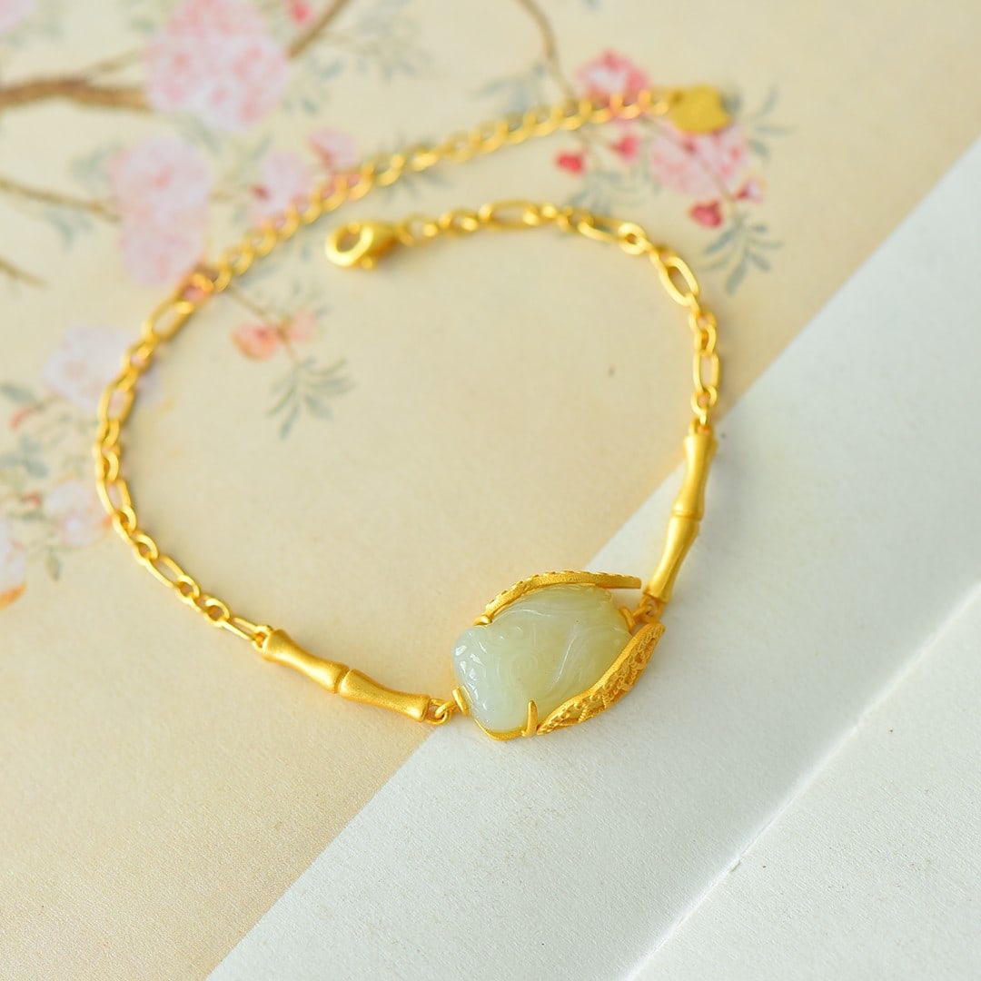 An Exquisite Sterling Silver-Gold Plated Inlaid White Jade Bracelet: An Exquisite Sterling Silver-Gold Plated Inlaid White Jade Bracelet,Size:0.5inx0.7in 纯银镀金镶白玉手链