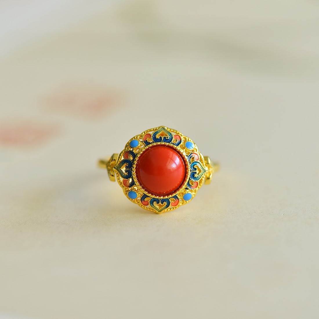 An Exquisite Sterling Silver-Gold Plated Inlaid Cinnabar Ring: An Exquisite Sterling Silver-Gold Plated Inlaid Cinnabar Ring,Size:0.3inx0.3in 寓意:吉祥如意 纯银镀金镶朱砂戒指