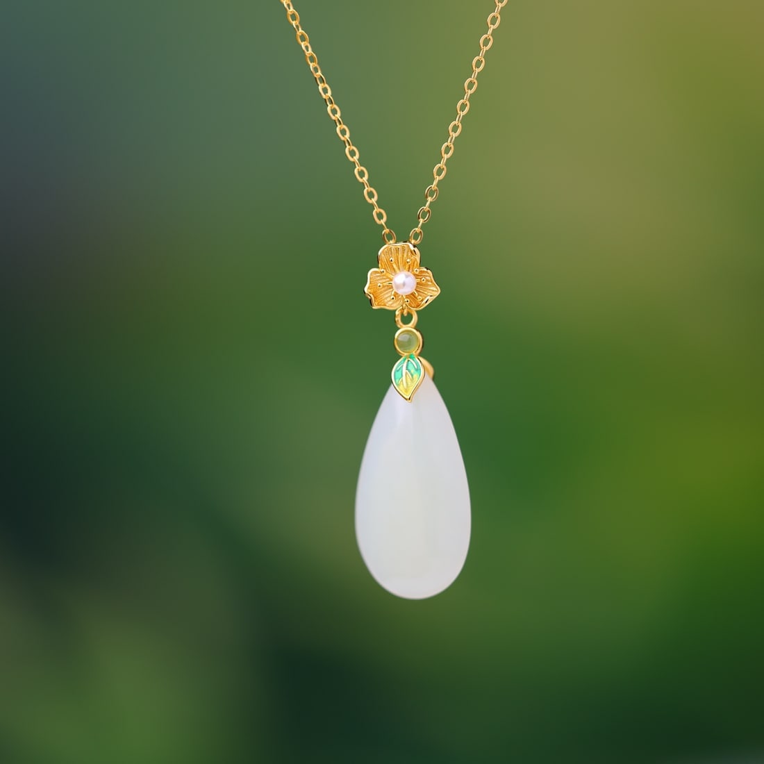 An Exquisite Sterling Silver-Gold Plated Inlaid White Jade Pendant,Inlaid Pearls: An Exquisite Sterling Silver-Gold Plated Inlaid White Jade Pendant,Inlaid Pearls,Size:0.5inx0.9in 纯银镀金镶白玉吊坠,嵌珍珠