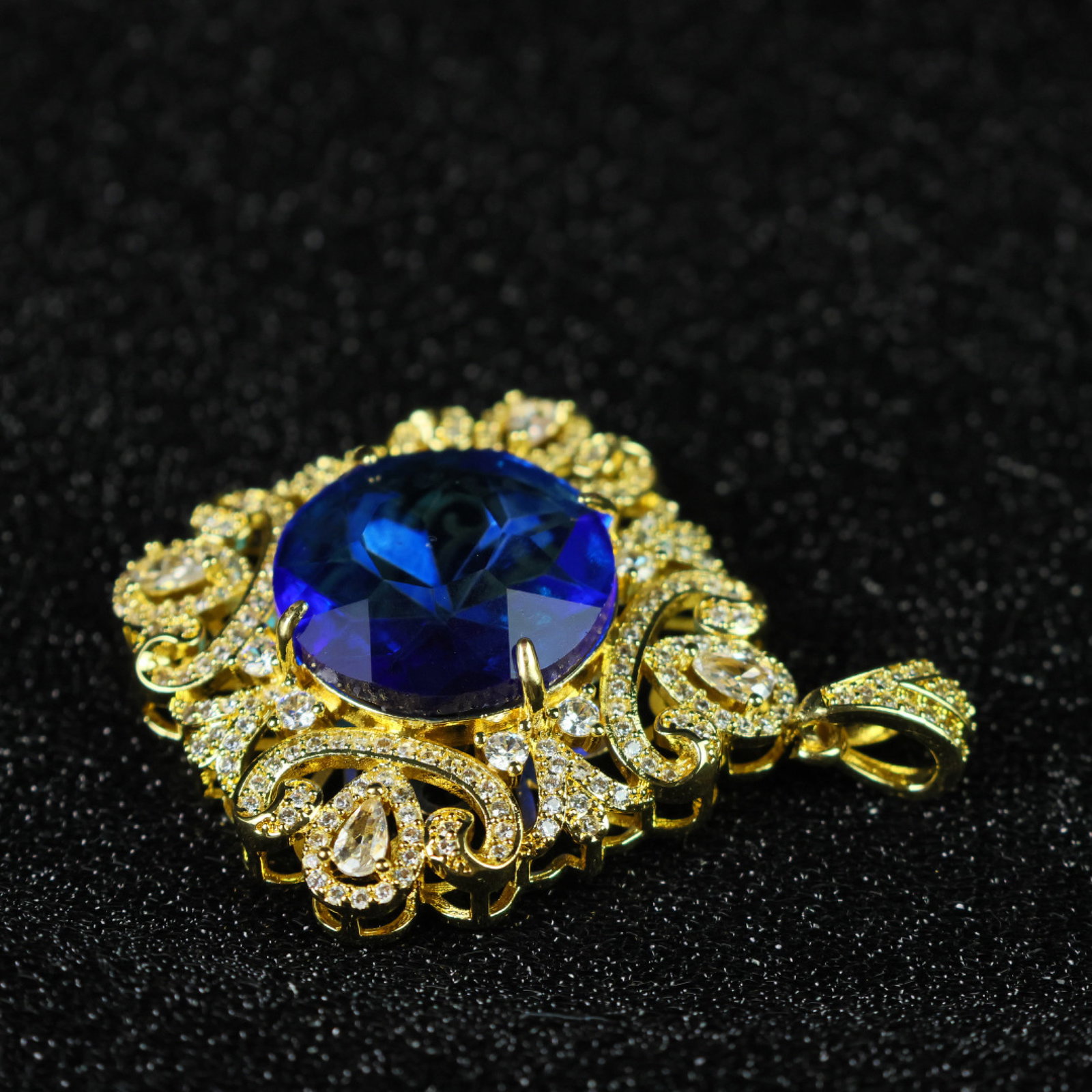 An Exquisite Pendant - 6