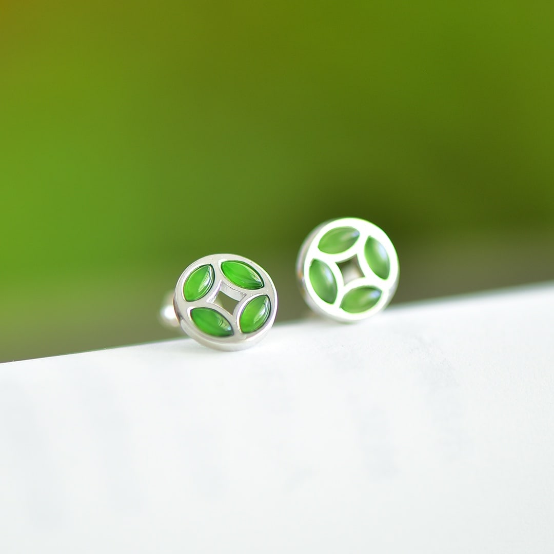 A Pair of Exquisite Sterling Silver Inlaid Jasper Earrings: A Pair of Exquisite Sterling Silver Inlaid Jasper Earrings 一对纯银镶碧玉耳环