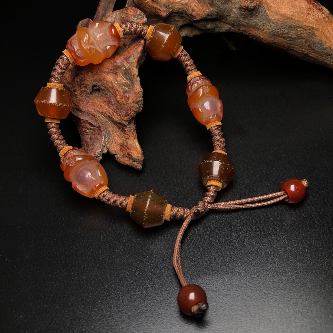 An Exquisite Agate Bracelet - 2