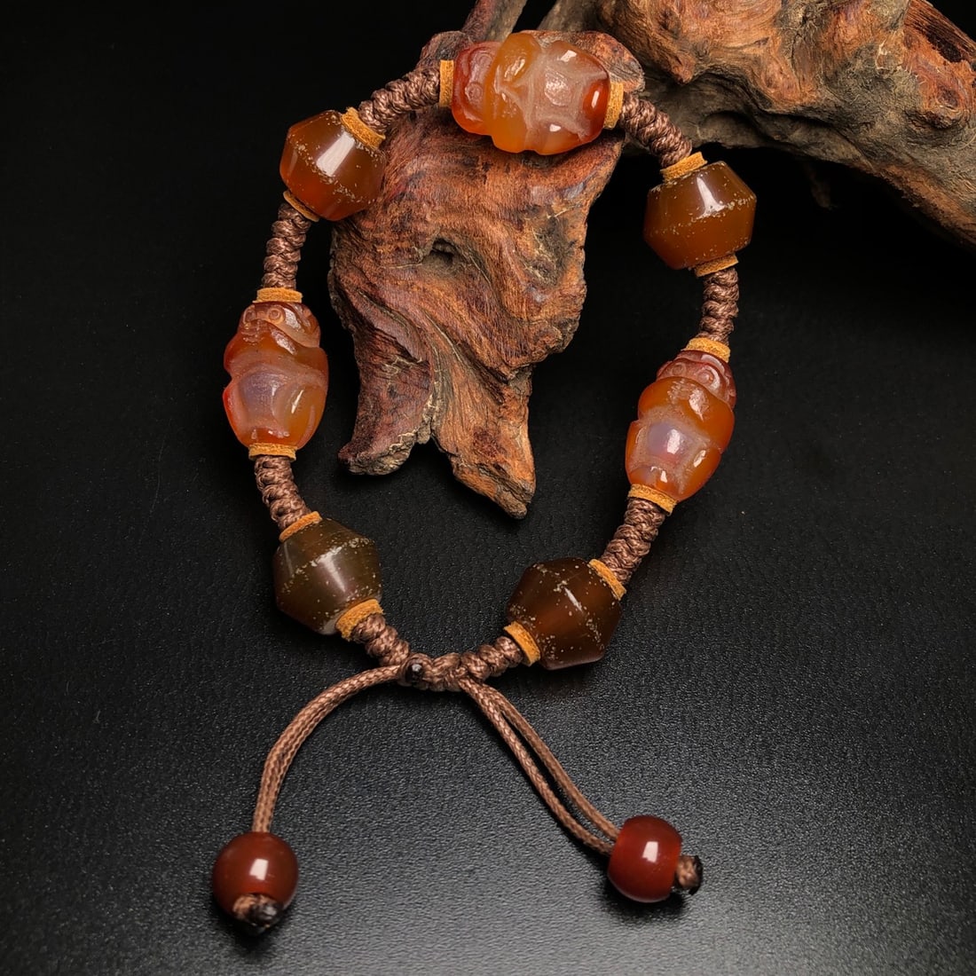 An Exquisite Agate Bracelet - 4