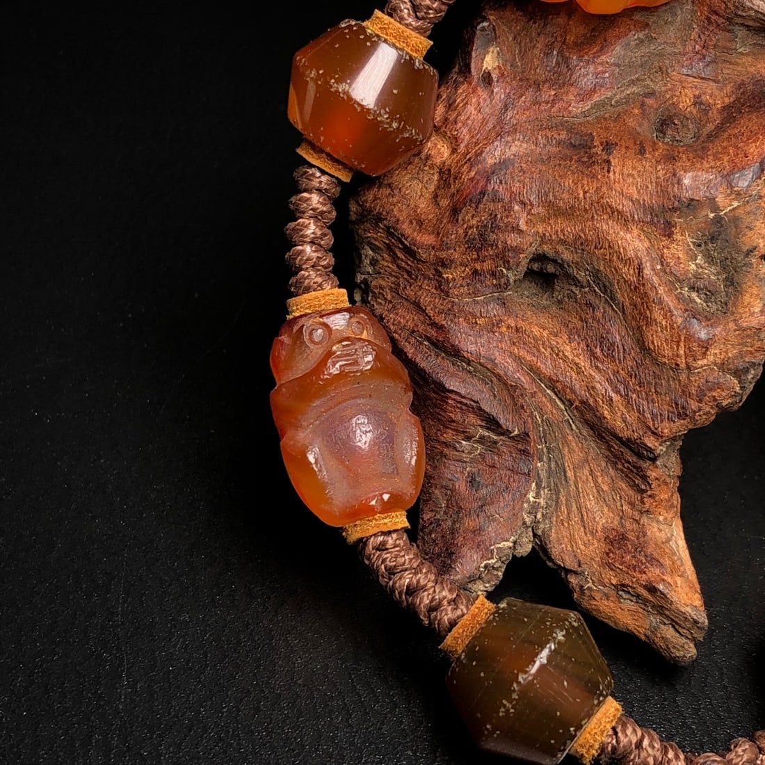 An Exquisite Agate Bracelet - 6