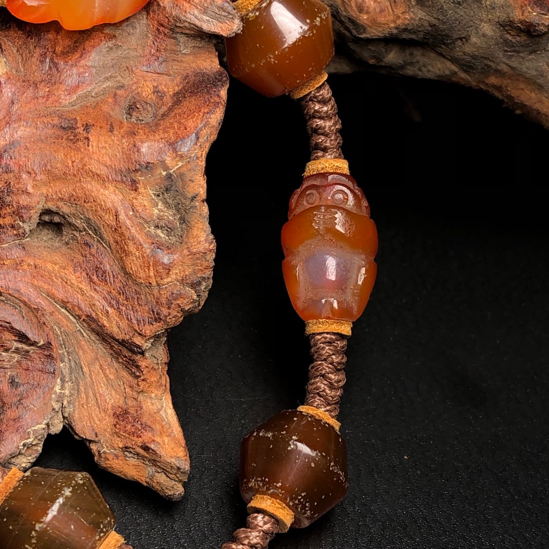 An Exquisite Agate Bracelet - 7