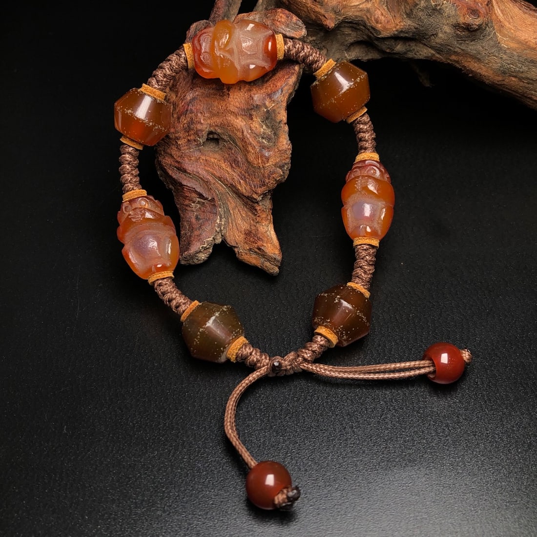An Exquisite Agate Bracelet - 9