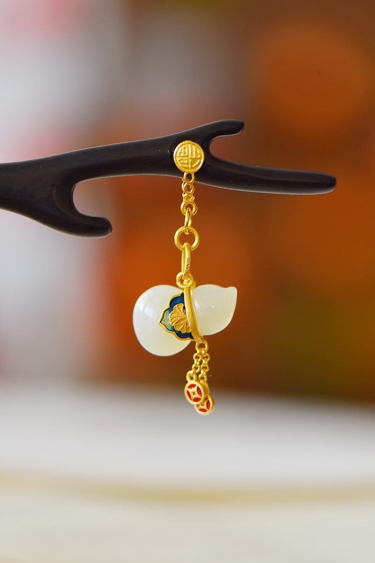 An Exquisite Sterling Silver-Gold Plated Inlaid White Jade Enamel Ebony Hairpin: An Exquisite Sterling Silver-Gold Plated Inlaid White Jade Enamel Ebony Hairpin 纯银镀金镶白玉珐琅黑檀木发簪
