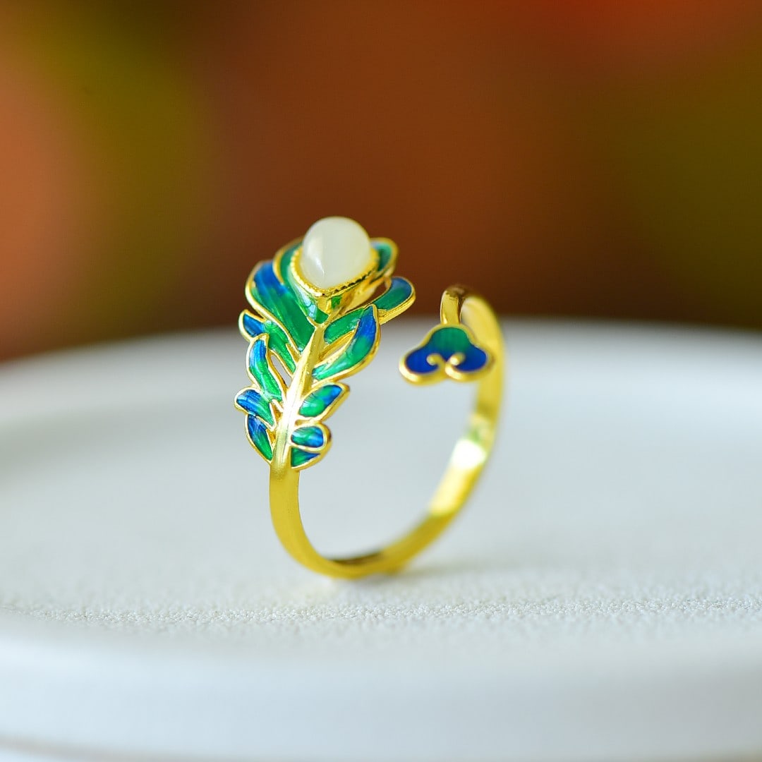 An Exquisite Sterling Silver Inlaid White Jade Flower Pattern Ring: An Exquisite Sterling Silver Inlaid White Jade Flower Pattern Ring,Size:0.2inx0.2in 纯银镶白玉花卉纹戒指