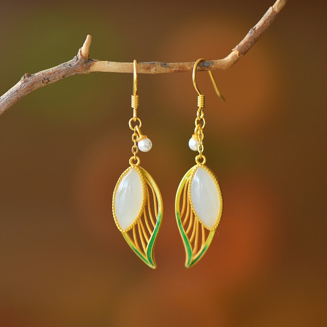 A Pair of Exquisite Sterling Silver-Gold Plated Inlaid White Jade Enamel Earrings: A Pair of Exquisite Sterling Silver-Gold Plated Inlaid White Jade Enamel Earrings,Size:0.2inx0.6in 一对纯银镀金镶白玉珐琅耳Ĩ