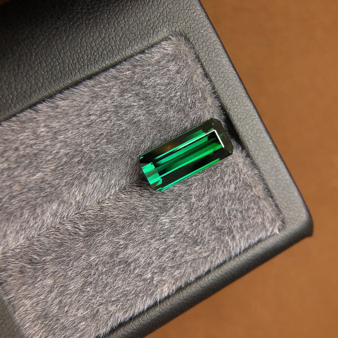 6.41Ctw Natural Tourmaline Loose: 6.41Ctw Natural Tourmaline Loose,Size:0.6inx0.3inx0.2in 6.41Ctw天然碧玺裸石