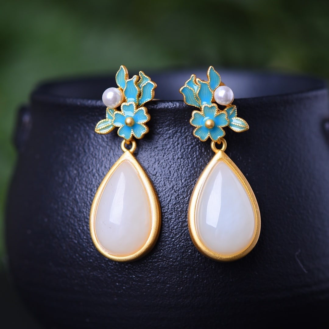 A Pair of Exquisite Sterling Silver-Gold Plated Inlaid White Jade Earrings,Inlaid Pearl: A Pair of Exquisite Sterling Silver-Gold Plated Inlaid White Jade Earrings,Inlaid Pearl,Size:0.4inx0.6in